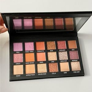 KAB DAY + NIGHT EYESHADOW PALETTE